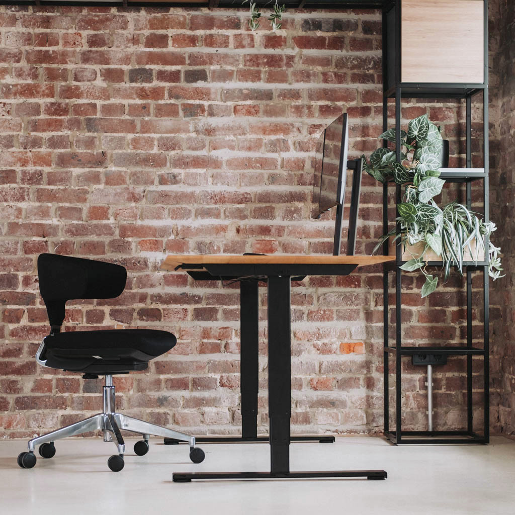 Höhenverstellbarer Schreibtisch Masterlift® 2 Büromöbel Inwerk / Massivholzplatte mit | schwarz Eiche
